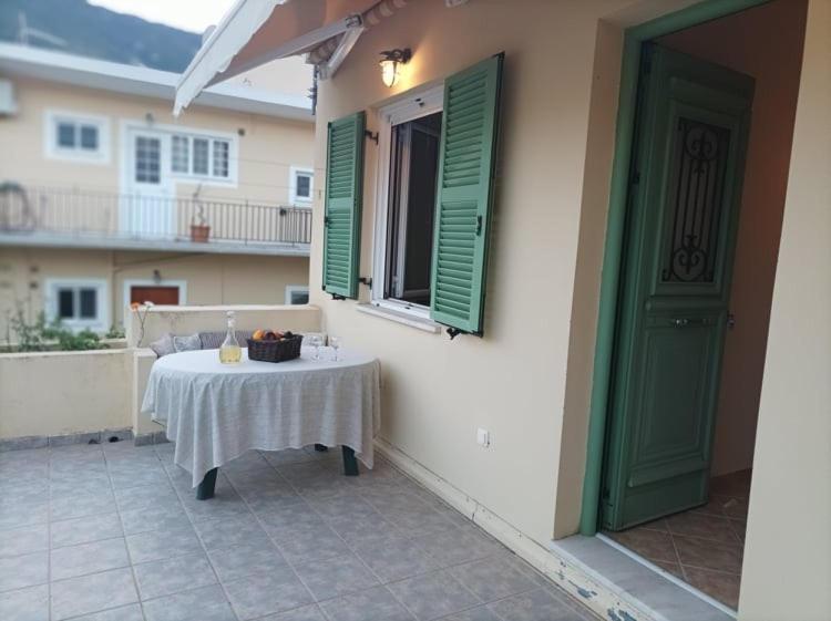 Appartement Lourantos 2 à Vathy  Extérieur photo